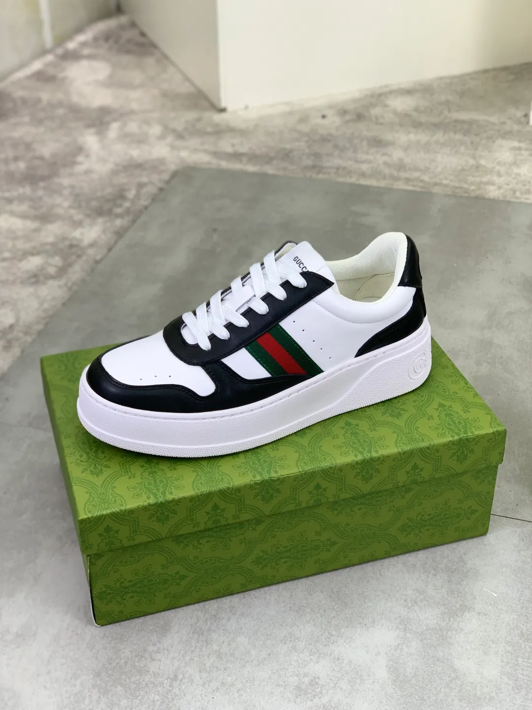 Men's shoes 💰P400💰【New model】 🆘 The latest model from Gucci official website 🎁 Classic casual and fashionable men's shoes 👟 Hot model 💥 Simple and elegant style, exclusive for trendy men. Unique latest brand elements from the official website 👑 Original Gucci decoration, fashionable and generous, made of original soft calfskin fabric ➕ Comfortable soft pigskin lining ✅Wear-resistant rubber outsole specified on the official website_Full elasticity, classic model taken in real life🎬Color: 5️⃣colors available😍Number: 38-44 (45 46 customized)